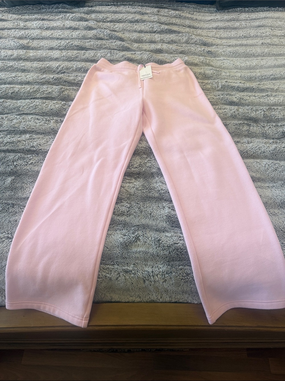 Aritzia Women's Light Pink Fleece Joggers